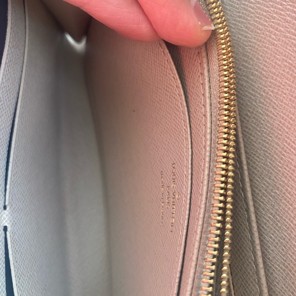 LV Twist  Wallet - Picture 6 of 15